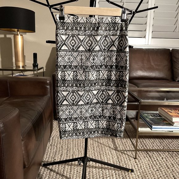 BodyCon Aztec Print Knee Length Skirt - Picture 2 of 8